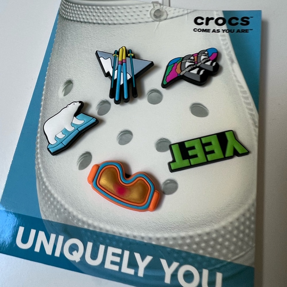 CROCS Kids Jibbitz Charm Set - skis, snowboard, polar bear, googles YEET